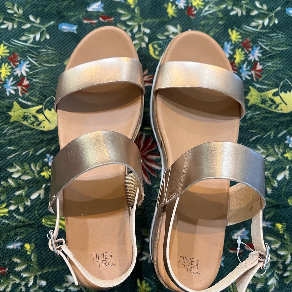 Time and Tru Women's Gold Sandals - Picture 6 of 9